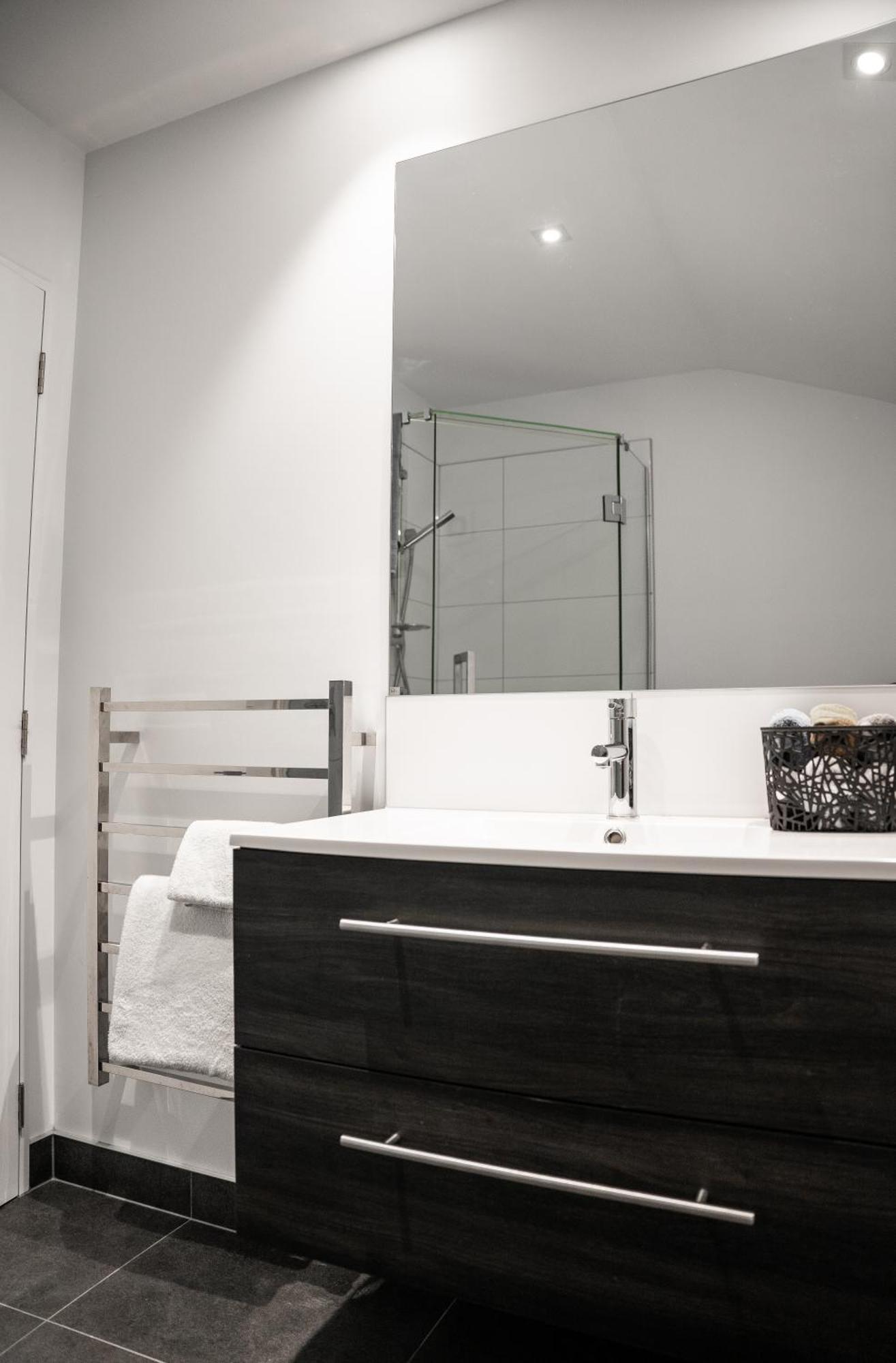 Hagley Park Hidden Gem Apartment ไครสต์เชิร์ช ภายนอก รูปภาพ